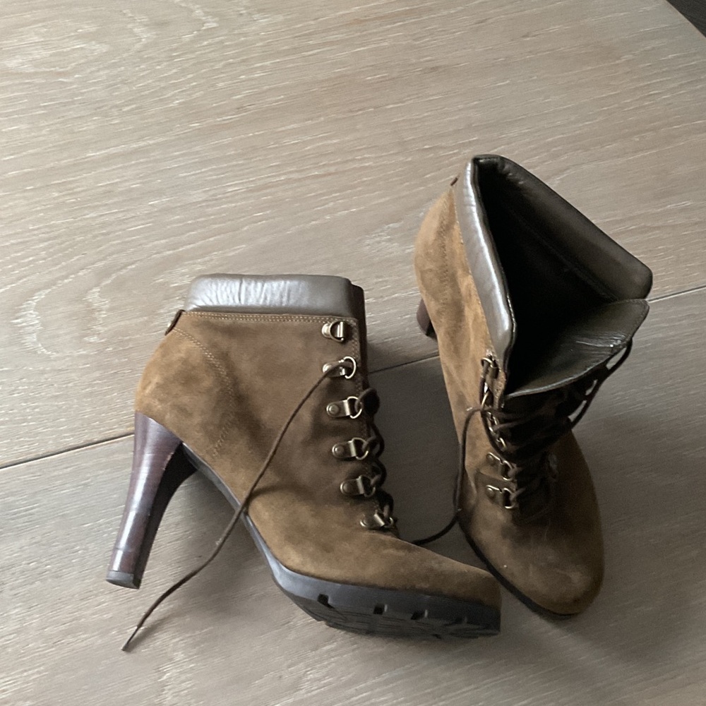 Lauren Ralph Lauren Tan Suede Heeled Boots, size 8.5”